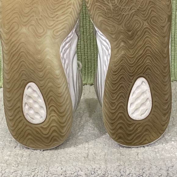 Nike Boys Kd Trey 5 VIII CT1425-102 Gray Running Sneaker Shoes Sz 7Y & Wms 8.5 - Picture 10 of 12